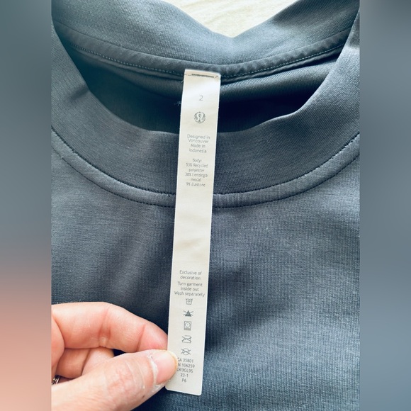 Charcoal Women's Super Soft Lululemon Sweatshirt. - Picture 7 of 12